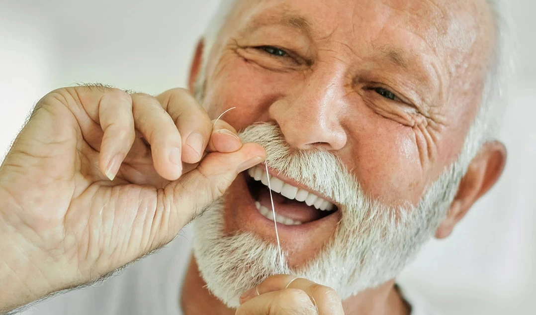 Hygienist Jelena flossing bleeding gums